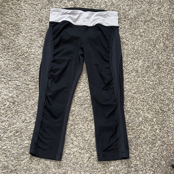 lululemon athletica Pants - Lululemon Mid-Calf Leggings